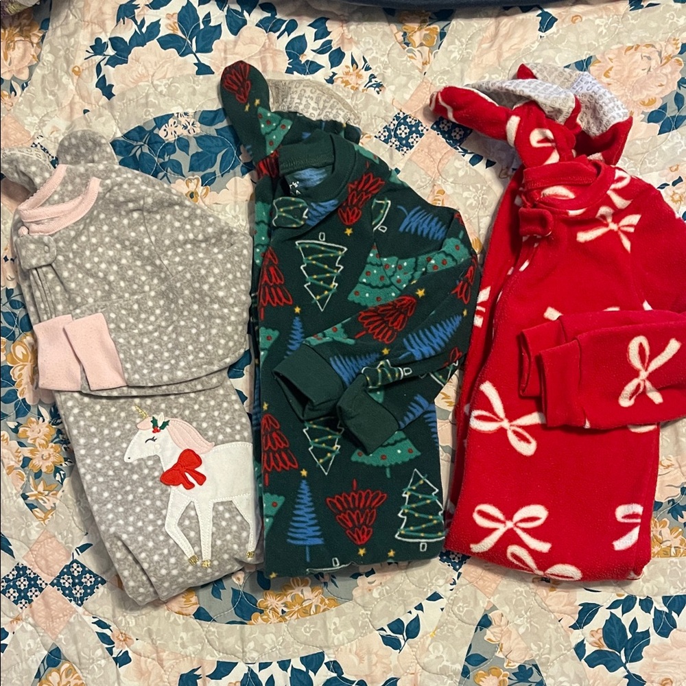 🌸 5 for $15) Girls 3T fleece sleeper set
